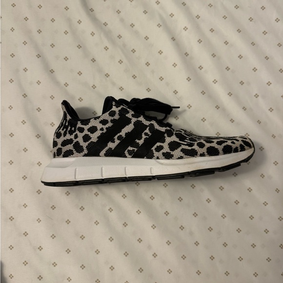 Adidas Cheetah Tennis Shoes - Picture 3 of 5